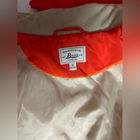 G.H. Bass & Co. Red Quilted Puffer Jacket with Tan Collar - Picture 8 of 8